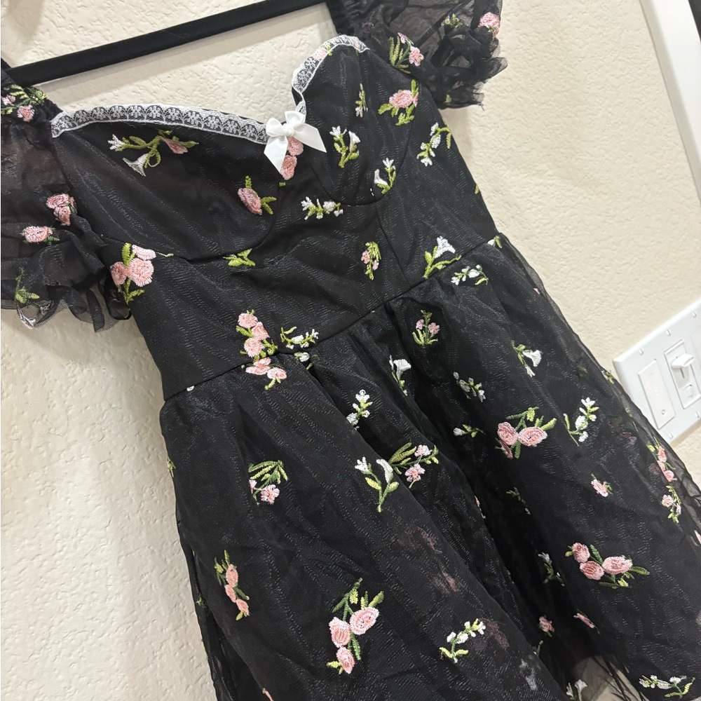 Floral Black puff sleeve dress